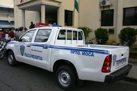Entregan flotilla vehiculo a PN Moca